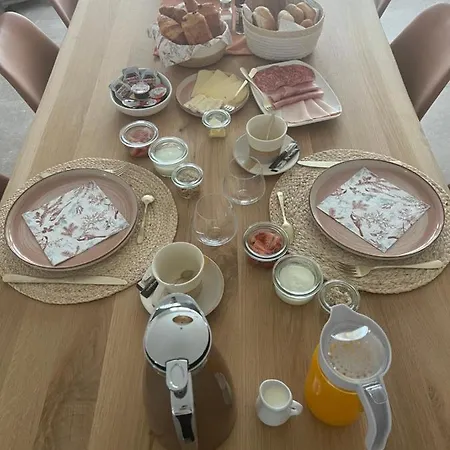 Oda ve Kahvaltı Mina En Family Meise
